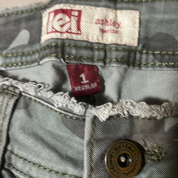 Camo shorts - Picture 3 of 3